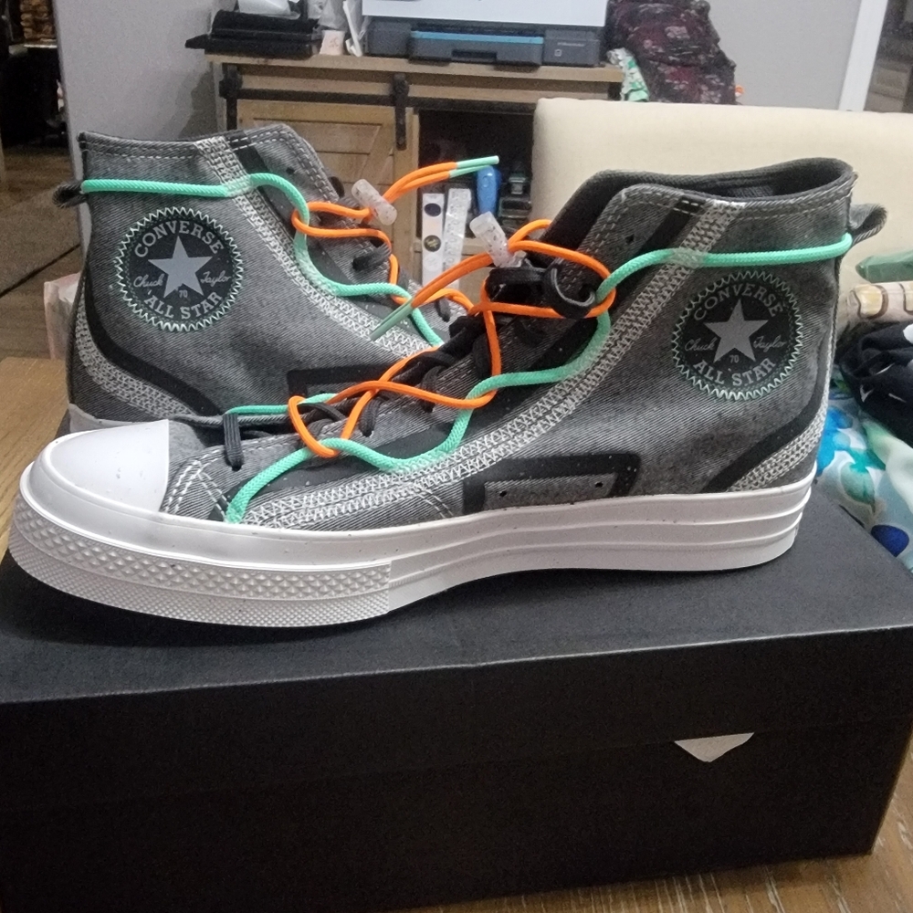 Converse Allstars Chuck Taylor's Hi.New in box.Multiple laces/lace lock, 11m.13w - Picture 1 of 12